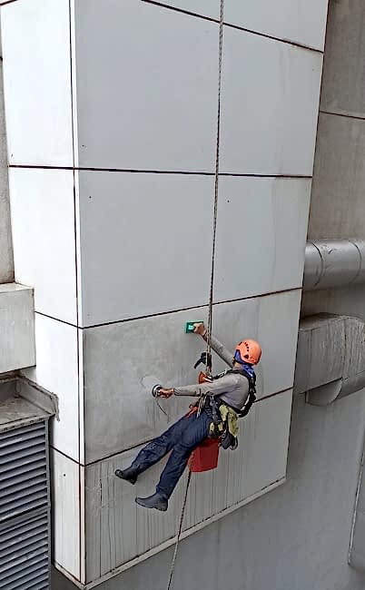  Dış cephe cam temizliği, İç mekan cephe temizliği, Çelik konstrüksiyon temizliği, Çimento baca temizliği, enerji sektörü  cüruf ve baca temizliği, Yakıt tankı temizliği, LED montajı, Tabela asma ve söküm, Bayrak asma, AVM iç ve dış süsleme, İç mekan avize asma, Kule vinç projektör montaj, Dış cephe sıva ve boya, Dış cephe silikon, Yalıtım ve montolama, Cam montaj, Kompozıt tamir ve montaj, Kanat temizliği, kanat toz temizliği, kanat kimyasal temizlik, kanatkuş atıkları temizliği, Kanat tamiri, Kaset sistem, düşme ve durma özelliklerine sahip ağ kurulumu,  Konveksiyonel sistem, Dikey kapama ağı, Balkon kapama ağı, Şaft ve asansör boşluk kapama, Havuz kapama, Tahribatsız muayene, Kaynak ve taşlama, köprülerde ve viyadüklerde bakım onarım ve hasar tespit çalışmaları, Petrol ve platform sahalarında torklama, Gemi ve çelik yapılarda pas döküm, taşlama ve boyama işlemleri, Yamaç örtüleme sistemleri (düşme tehlikesi olan taş ve kaya parçalarının çevresinde bulunan yaşam veya üretim faaliyetleri yürüten yapılara zarar vermemesi için kullanılan önlemler), Tehlikeli konumda bulunan kayalıkların kontrollü şekilde patlatılması, ekolojik patlatma, Şev stabilizasyonu, endüstriyel dağcılık, iple erişim, endütriyel temizlik