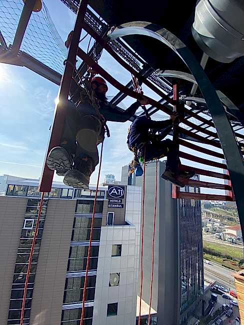  Dış cephe cam temizliği, İç mekan cephe temizliği, Çelik konstrüksiyon temizliği, Çimento baca temizliği, enerji sektörü  cüruf ve baca temizliği, Yakıt tankı temizliği, LED montajı, Tabela asma ve söküm, Bayrak asma, AVM iç ve dış süsleme, İç mekan avize asma, Kule vinç projektör montaj, Dış cephe sıva ve boya, Dış cephe silikon, Yalıtım ve montolama, Cam montaj, Kompozıt tamir ve montaj, Kanat temizliği, kanat toz temizliği, kanat kimyasal temizlik, kanatkuş atıkları temizliği, Kanat tamiri, Kaset sistem, düşme ve durma özelliklerine sahip ağ kurulumu,  Konveksiyonel sistem, Dikey kapama ağı, Balkon kapama ağı, Şaft ve asansör boşluk kapama, Havuz kapama, Tahribatsız muayene, Kaynak ve taşlama, köprülerde ve viyadüklerde bakım onarım ve hasar tespit çalışmaları, Petrol ve platform sahalarında torklama, Gemi ve çelik yapılarda pas döküm, taşlama ve boyama işlemleri, Yamaç örtüleme sistemleri (düşme tehlikesi olan taş ve kaya parçalarının çevresinde bulunan yaşam veya üretim faaliyetleri yürüten yapılara zarar vermemesi için kullanılan önlemler), Tehlikeli konumda bulunan kayalıkların kontrollü şekilde patlatılması, ekolojik patlatma, Şev stabilizasyonu, endüstriyel dağcılık, iple erişim, endütriyel temizlik