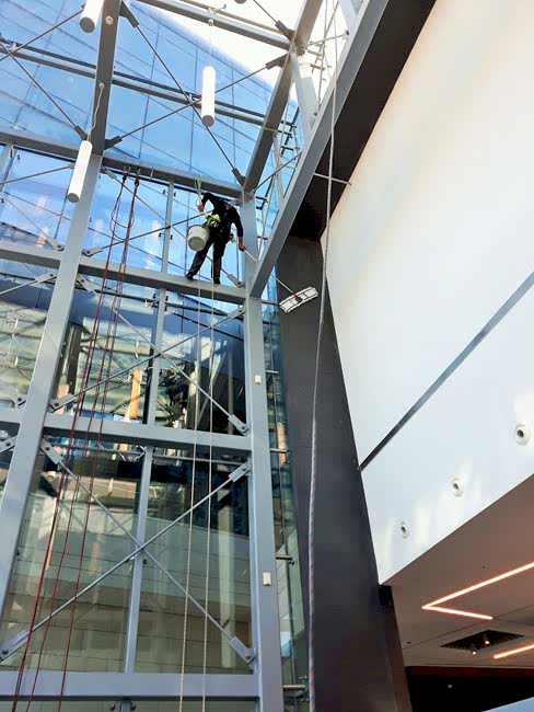  Dış cephe cam temizliği, İç mekan cephe temizliği, Çelik konstrüksiyon temizliği, Çimento baca temizliği, enerji sektörü  cüruf ve baca temizliği, Yakıt tankı temizliği, LED montajı, Tabela asma ve söküm, Bayrak asma, AVM iç ve dış süsleme, İç mekan avize asma, Kule vinç projektör montaj, Dış cephe sıva ve boya, Dış cephe silikon, Yalıtım ve montolama, Cam montaj, Kompozıt tamir ve montaj, Kanat temizliği, kanat toz temizliği, kanat kimyasal temizlik, kanatkuş atıkları temizliği, Kanat tamiri, Kaset sistem, düşme ve durma özelliklerine sahip ağ kurulumu,  Konveksiyonel sistem, Dikey kapama ağı, Balkon kapama ağı, Şaft ve asansör boşluk kapama, Havuz kapama, Tahribatsız muayene, Kaynak ve taşlama, köprülerde ve viyadüklerde bakım onarım ve hasar tespit çalışmaları, Petrol ve platform sahalarında torklama, Gemi ve çelik yapılarda pas döküm, taşlama ve boyama işlemleri, Yamaç örtüleme sistemleri (düşme tehlikesi olan taş ve kaya parçalarının çevresinde bulunan yaşam veya üretim faaliyetleri yürüten yapılara zarar vermemesi için kullanılan önlemler), Tehlikeli konumda bulunan kayalıkların kontrollü şekilde patlatılması, ekolojik patlatma, Şev stabilizasyonu, endüstriyel dağcılık, iple erişim, endütriyel temizlik