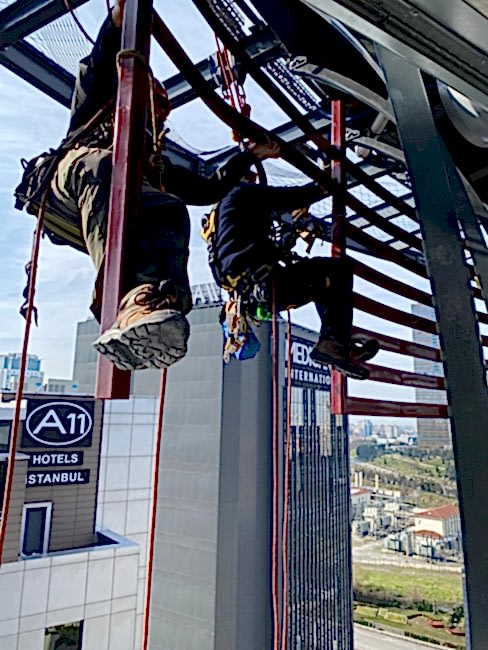 endüstriyel hizmetler, endüstriyel dağcı, endüstriyel  hizmetleri, Endüstriyel İple Erişim, Tahribatsız muayene, Kaynak ve taşlama, Tünel köprülerde ve viyadüklerde bakım onarım ve hasar tespit çalışmaları,Maden, petrol ve platform sahalarında torklama (sıkma), Gemi ve çelik yapılarda pas döküm, taşlama ve boyama işlemleri, Telekomünikasyon & Enerji Sektörü Kurulum Bakım Onarım