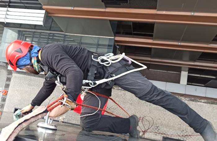 Dış cephe cam temizliği, İç mekan cephe temizliği, Çelik konstrüksiyon temizliği, Çimento ve enerji sektöründe cüruf ve baca temizliği, Yakıt tankı temizliği, Dış Cephe Temizliği, Endüstriyel Tesis Temizliği, Yüksek Yapı İple Erişim Temizlik, Cam Tavan Temizliği, fabrika temizliği, sanayi tesisi temizliği, rüzgar türbini temizliği