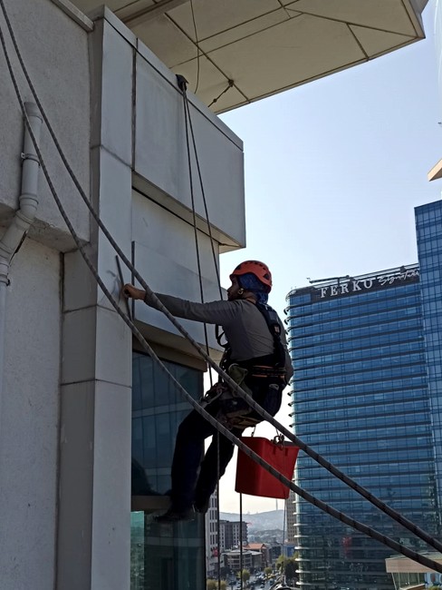 Dış cephe cam temizliği, İç mekan cephe temizliği, Çelik konstrüksiyon temizliği, Çimento ve enerji sektöründe cüruf ve baca temizliği, Yakıt tankı temizliği, Dış Cephe Temizliği, Endüstriyel Tesis Temizliği, Yüksek Yapı İple Erişim Temizlik, Cam Tavan Temizliği, fabrika temizliği, sanayi tesisi temizliği, rüzgar türbini temizliği